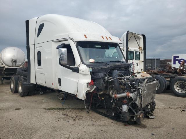  Salvage Freightliner Cascadia 1