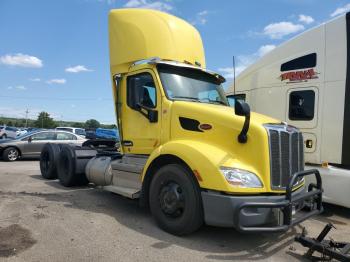  Salvage Peterbilt 579