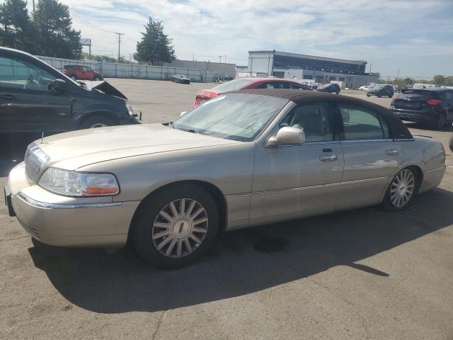  Salvage Lincoln Towncar