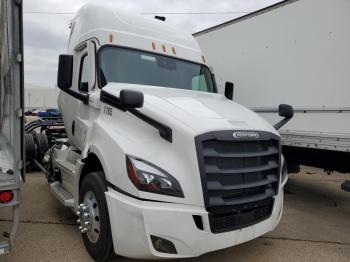  Salvage Freightliner Cascadia 1