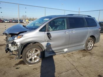  Salvage Toyota Sienna