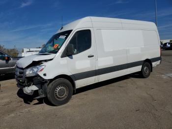  Salvage Mercedes-Benz Sprinter