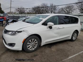  Salvage Chrysler Pacifica