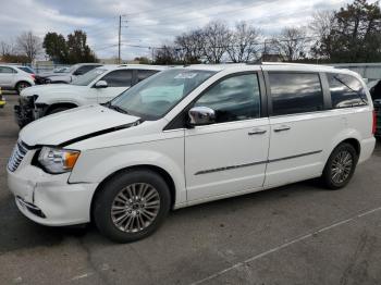  Salvage Chrysler Minivan