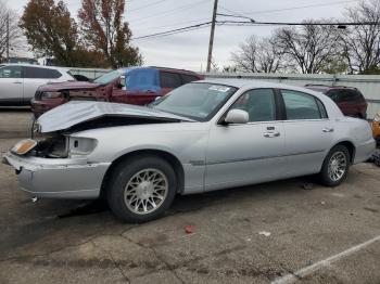  Salvage Lincoln Towncar