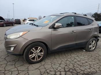  Salvage Hyundai TUCSON