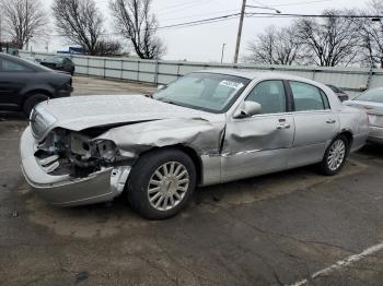  Salvage Lincoln Towncar