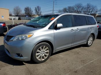  Salvage Toyota Sienna