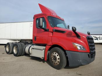  Salvage Freightliner Cascadia 1