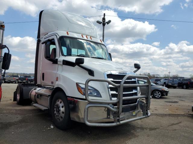  Salvage Freightliner Cascadia 1
