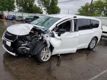  Salvage Chrysler Pacifica