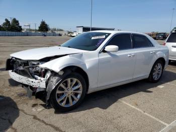  Salvage Chrysler 300