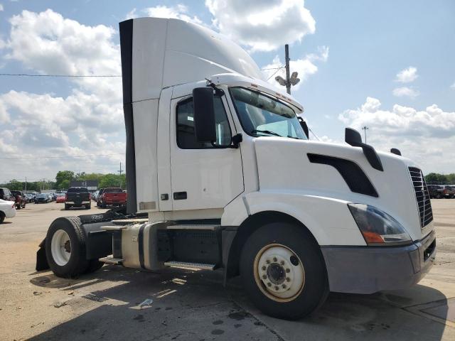  Salvage Volvo Vnl