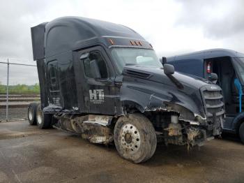  Salvage Freightliner Cascadia 1