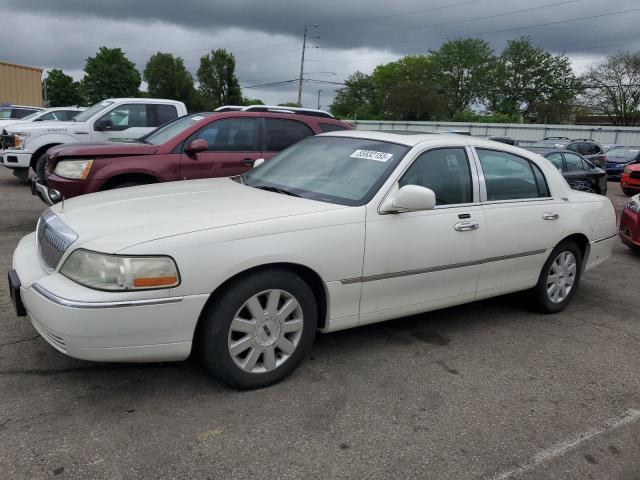  Salvage Lincoln Towncar