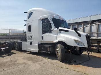  Salvage Freightliner Cascadia 1