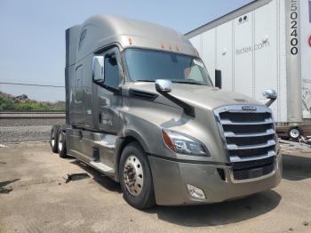 Salvage Freightliner Cascadia 1