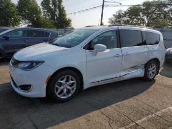  Salvage Chrysler Pacifica