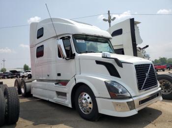  Salvage Volvo Vnl
