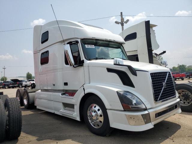  Salvage Volvo Vnl