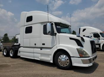  Salvage Volvo Vnl