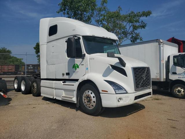  Salvage Volvo Vnr