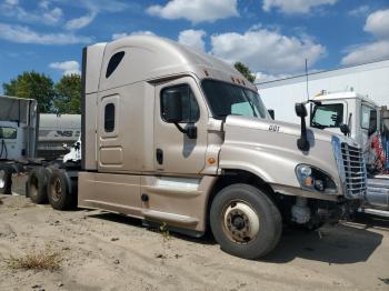  Salvage Freightliner Cascadia 1
