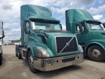  Salvage Volvo Vnl