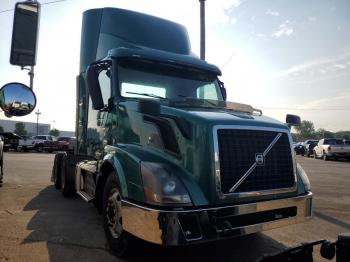 Salvage Volvo Vnl