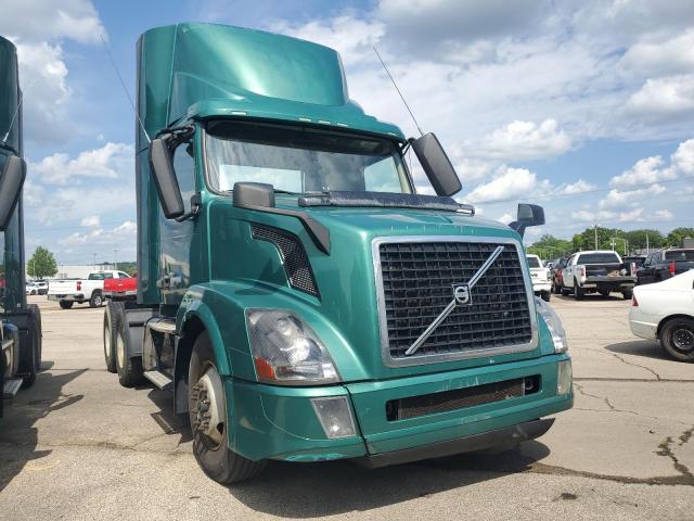 Salvage Volvo Vnl