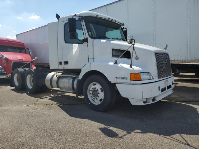  Salvage Volvo Vn