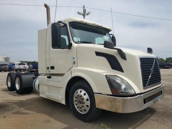  Salvage Volvo Vnl