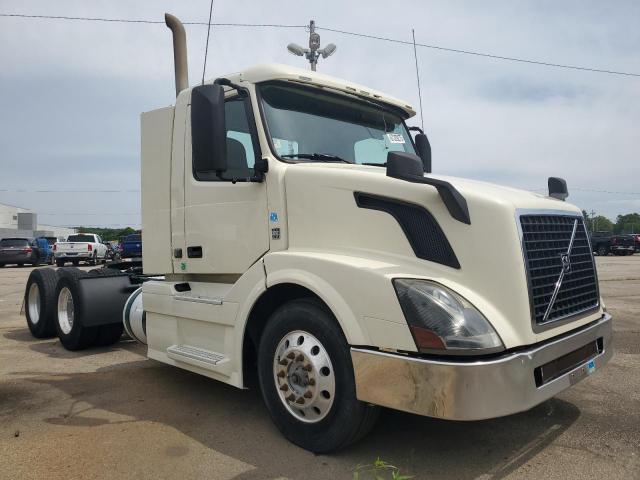  Salvage Volvo Vnl