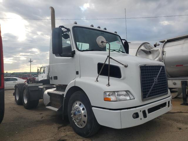  Salvage Volvo Vnm