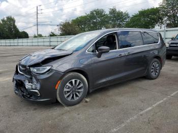  Salvage Chrysler Pacifica