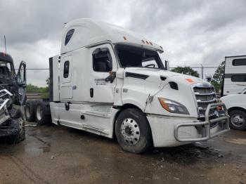  Salvage Freightliner Cascadia 1
