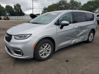  Salvage Chrysler Pacifica