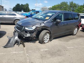  Salvage Chrysler Pacifica