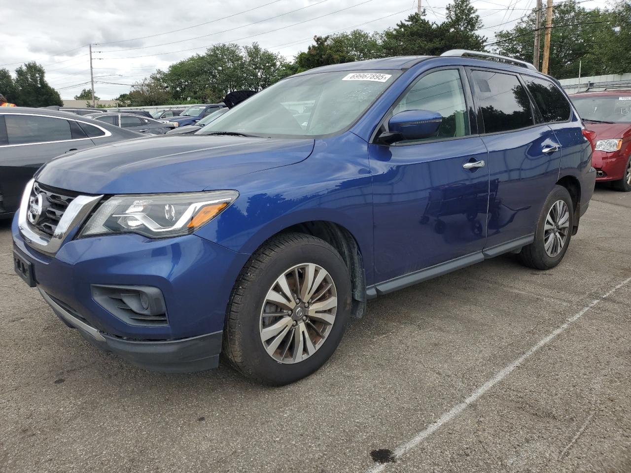 Nissan Pathfinder S Image 1