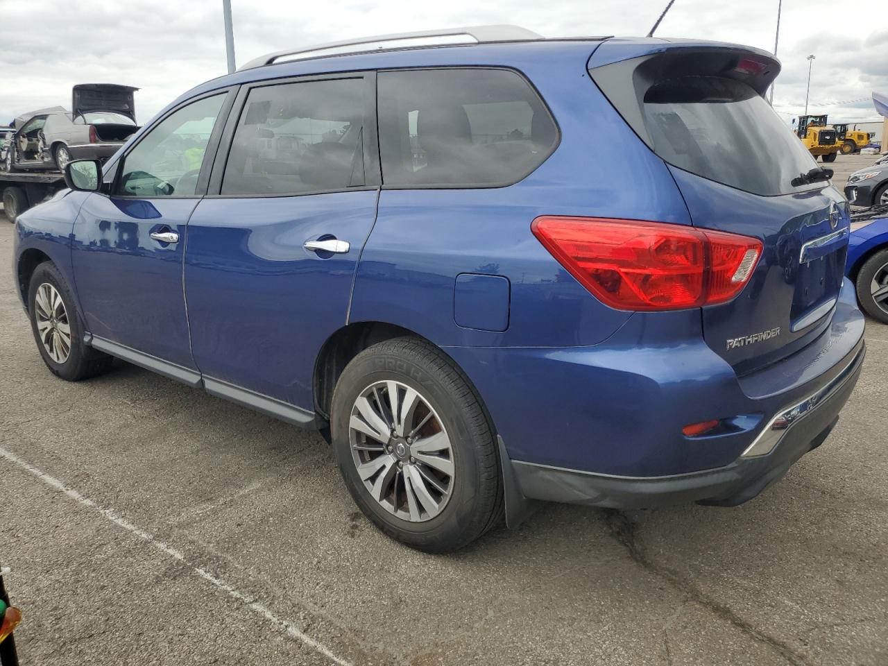 Nissan Pathfinder S Image 2