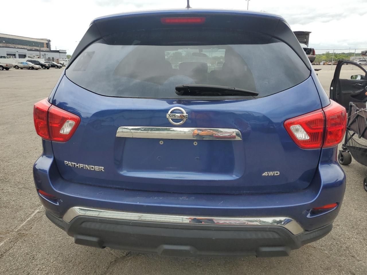 Nissan Pathfinder S Image 4