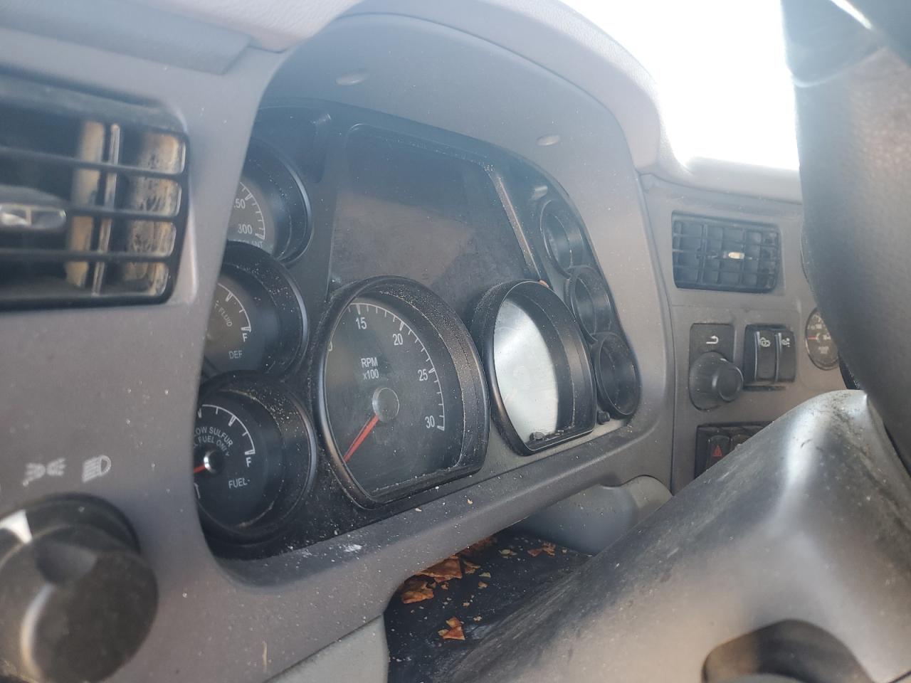 Peterbilt 567 Image 3