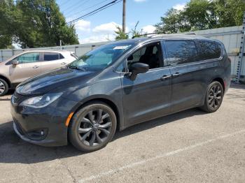  Salvage Chrysler Pacifica