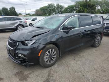  Salvage Chrysler Pacifica