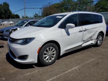  Salvage Chrysler Pacifica
