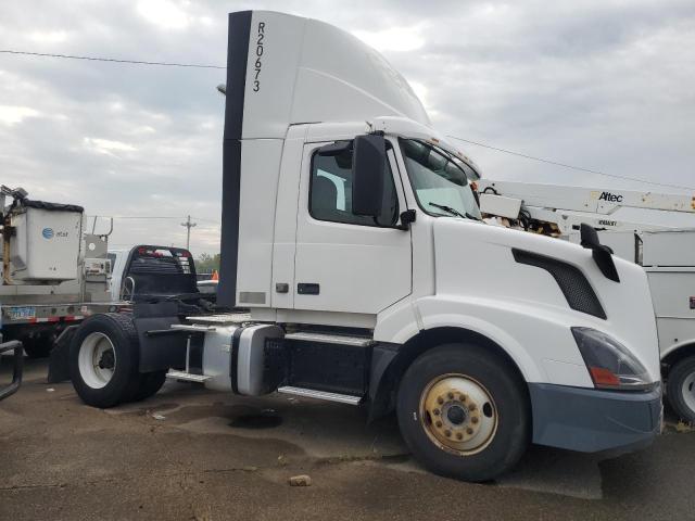  Salvage Volvo Vnl