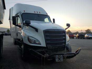  Salvage Freightliner Cascadia 1