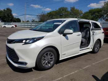  Salvage Toyota Sienna