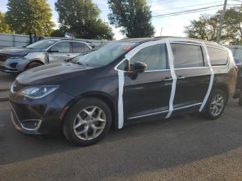  Salvage Chrysler Pacifica