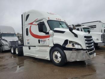  Salvage Freightliner Cascadia 1